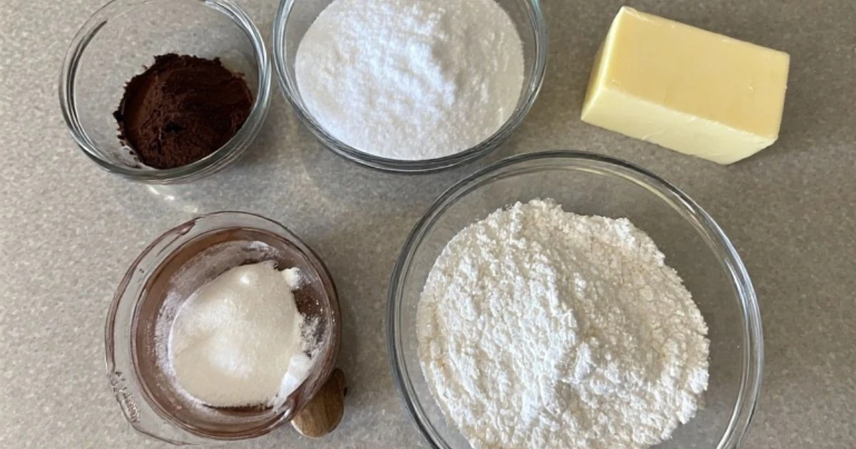 Essential simple ingredients for the easy cloud cake recipe, including eggs, sugar, and cake flour.)